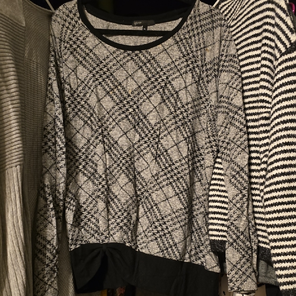 Gibson Black and Gray Checkered Sweater
